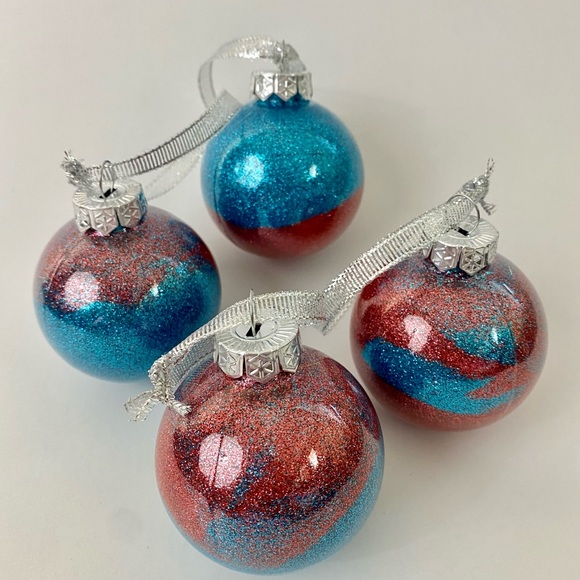 Hand Crafted Other - ❤️4 for $25❤️Set of 4 ombre red and blue glitter ornaments